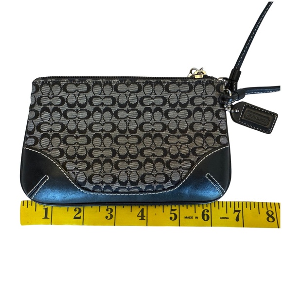 Like New Coach Signature Jacquard Wristlet Vintage - Picture 8 of 9